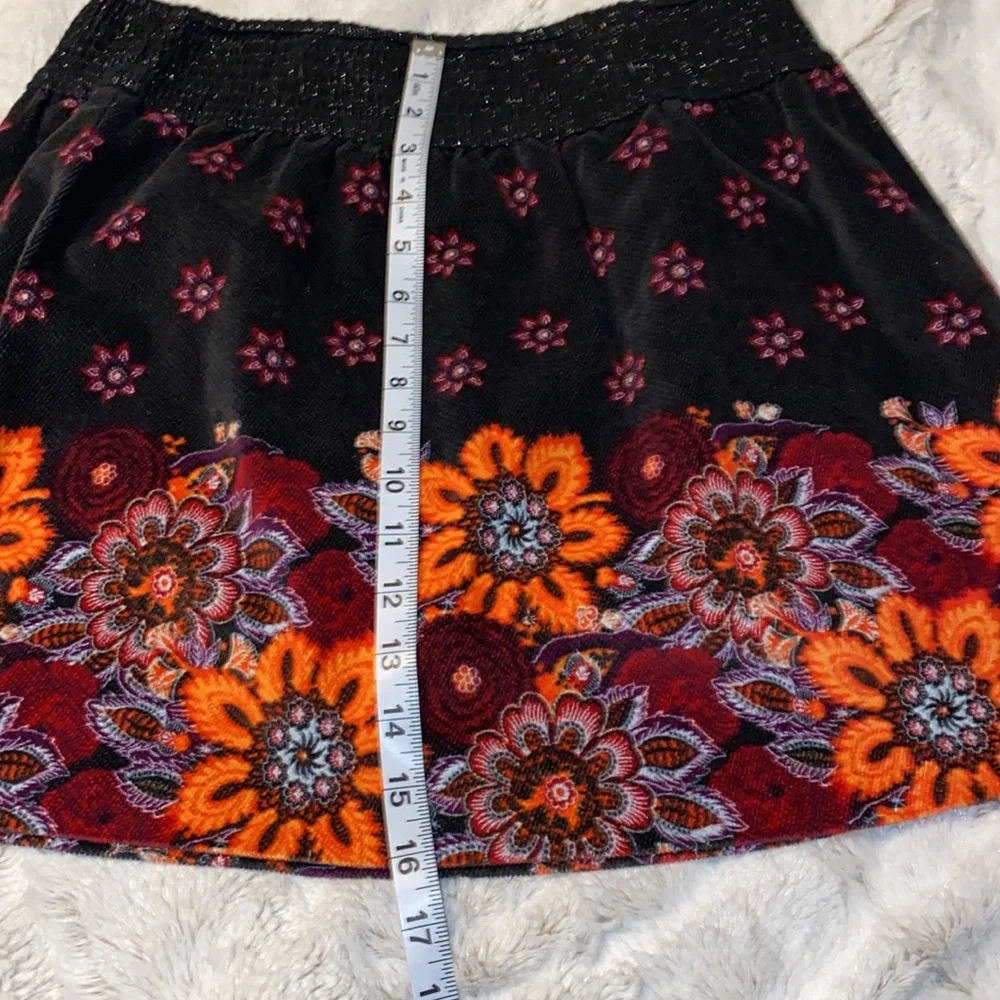 Free People Vintage floral embroidered mini skirt excellent like new size Large